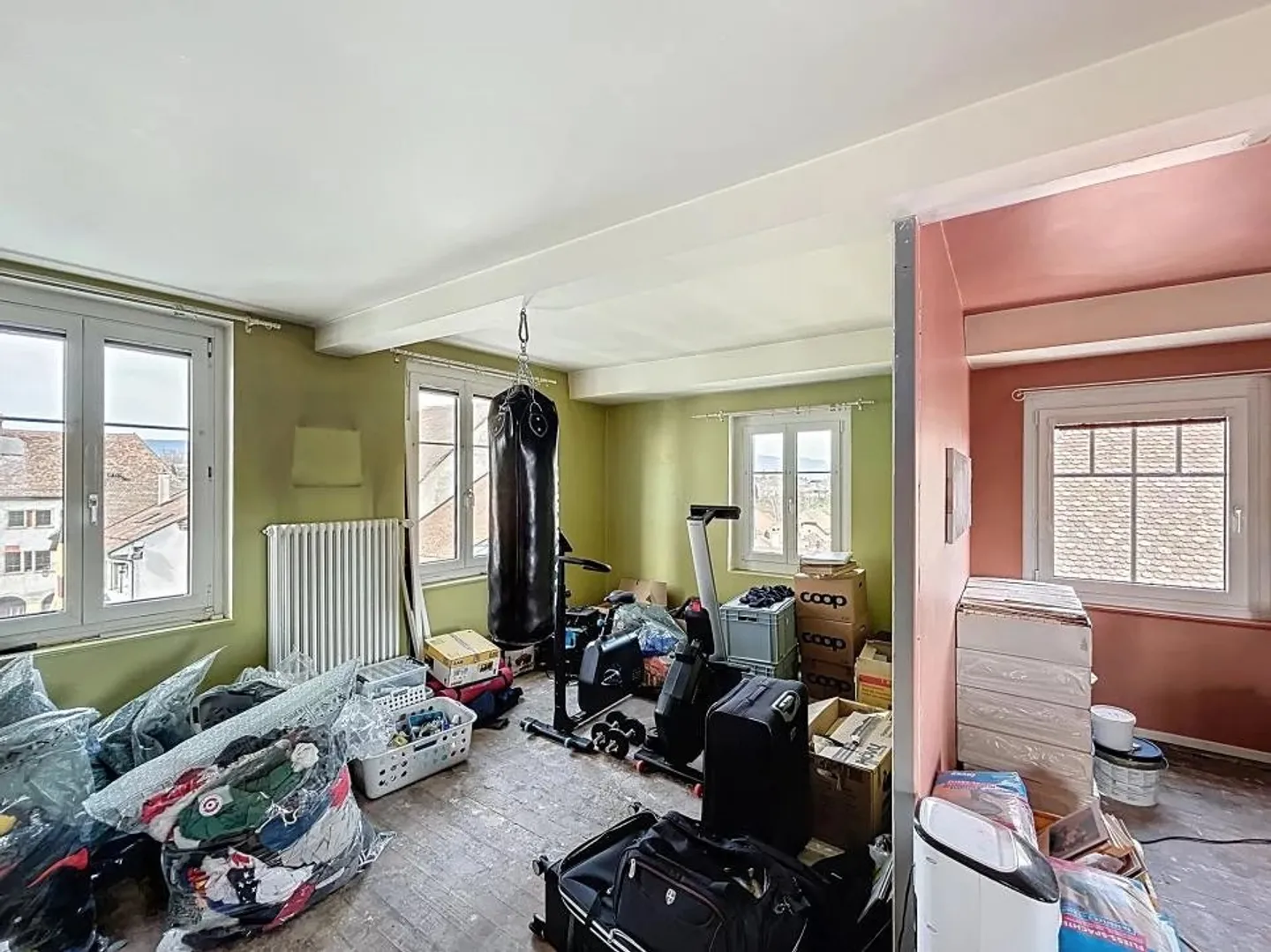 Grande maison à rénover au cœur du village ! Vue magnifique ! - Photo 8 sur 13