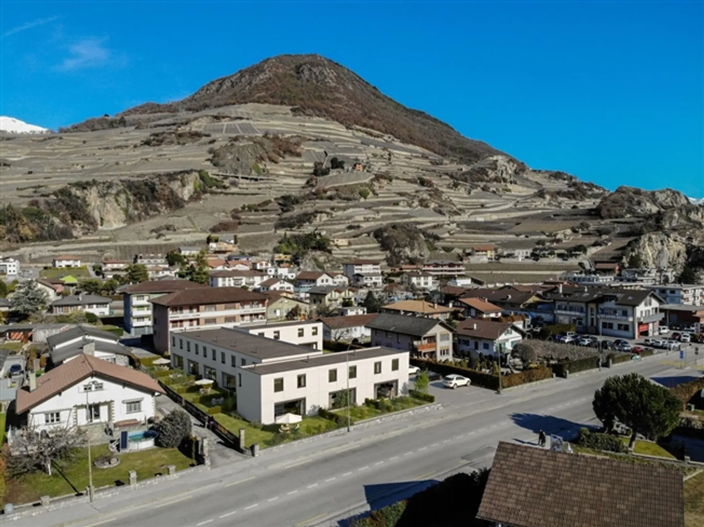 Outdoor parking spaces for rent - Photo 1 of 3