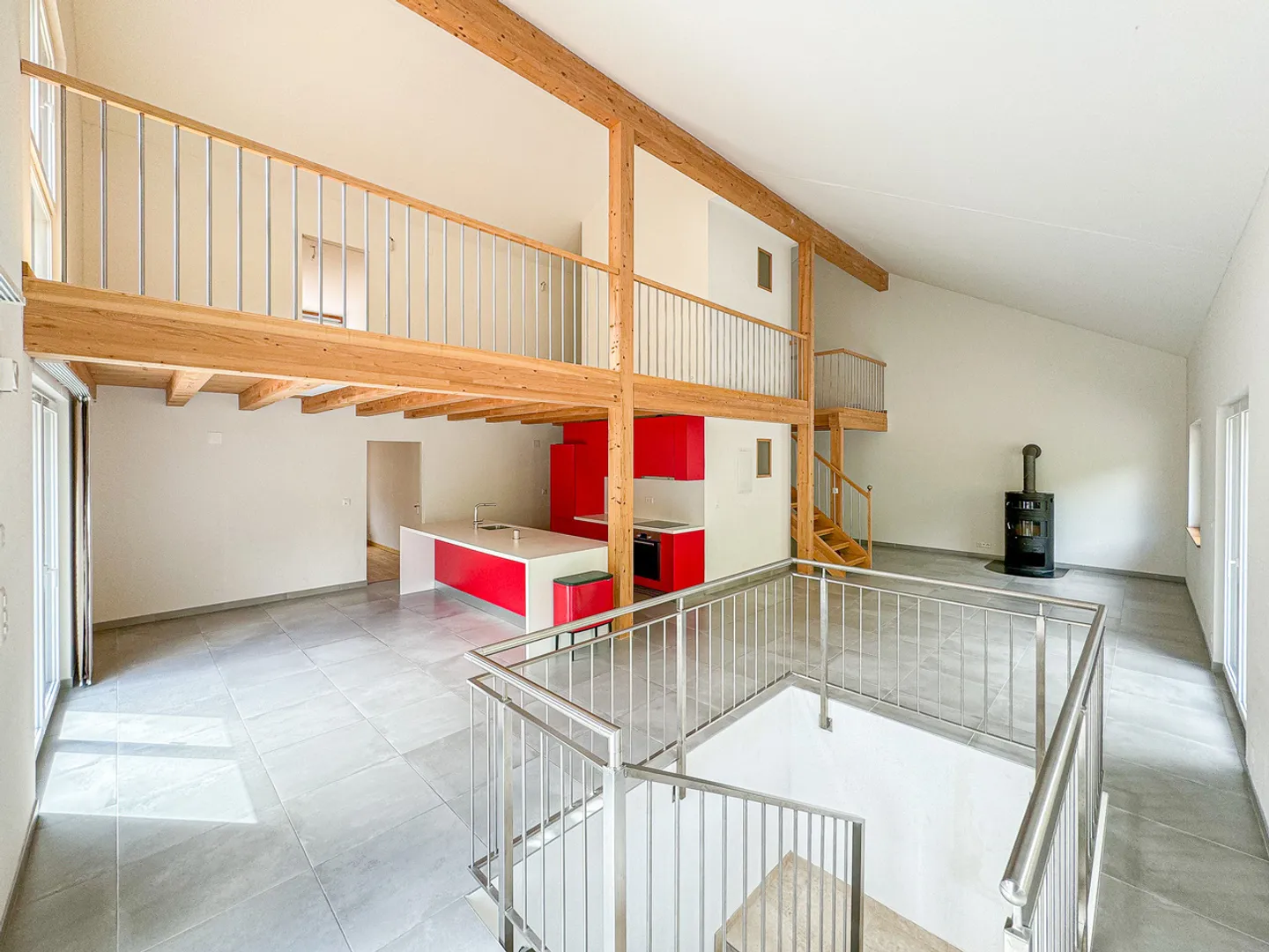 Maison mitoyenne de 2 logements entièrement rénovée
Avec 4 garages - Photo 5 sur 28