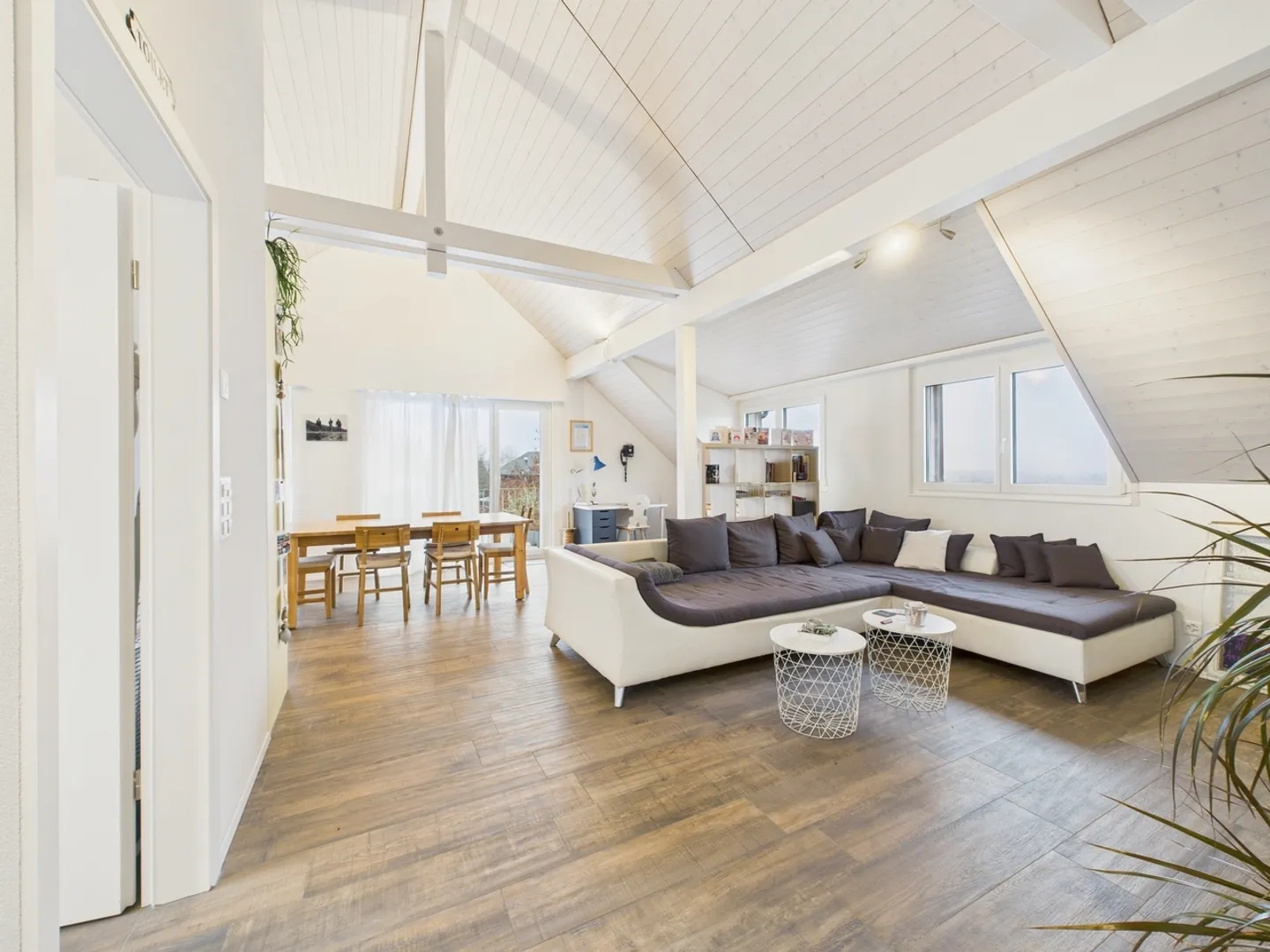 Appartamento moderno di 2,5 stanze con balcone a Fräschels - Foto 1 di 11