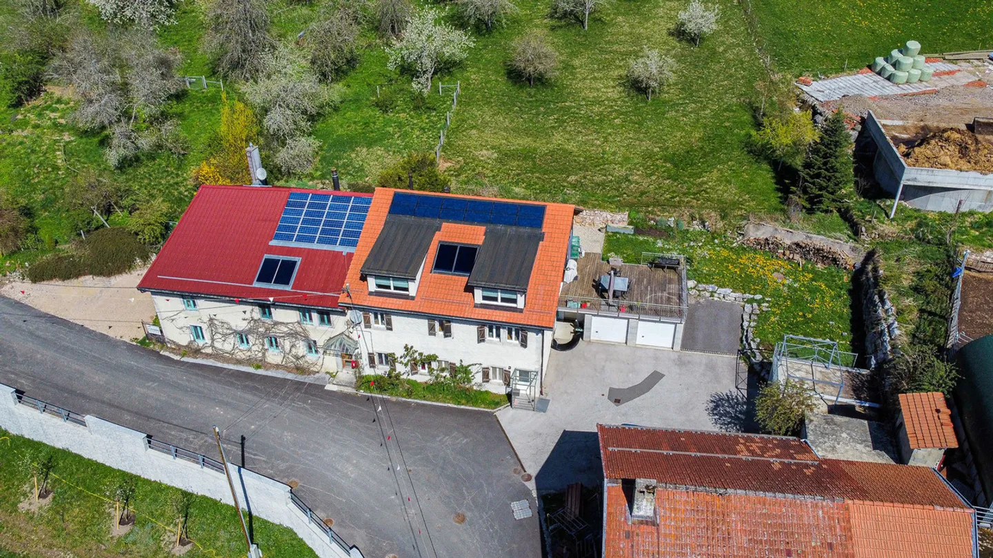 Maison mitoyenne de 2 logements entièrement rénovée
Avec 4 garages - Photo 26 sur 28