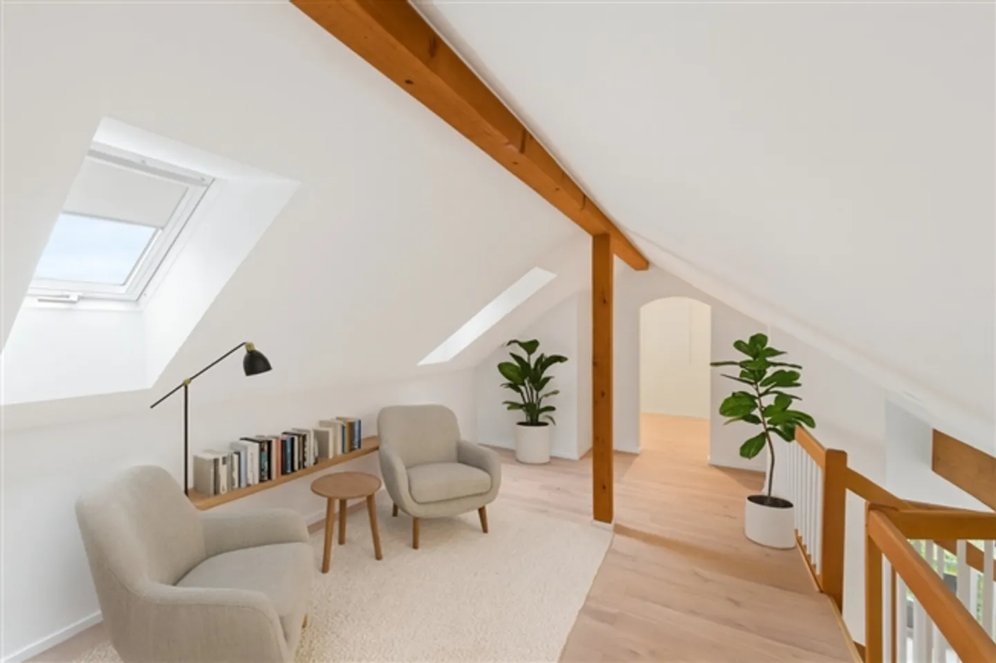 RENOVATED, QUIET AND SPACIOUS - Photo 3 of 11