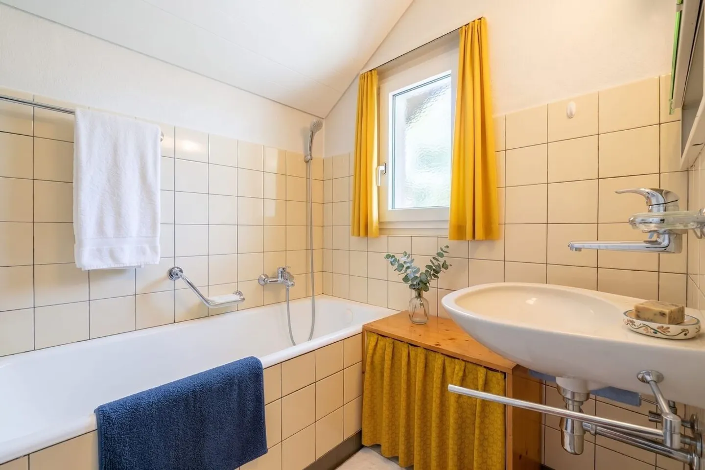 Charming single-family home with great potential and large garden - Photo 6 of 9