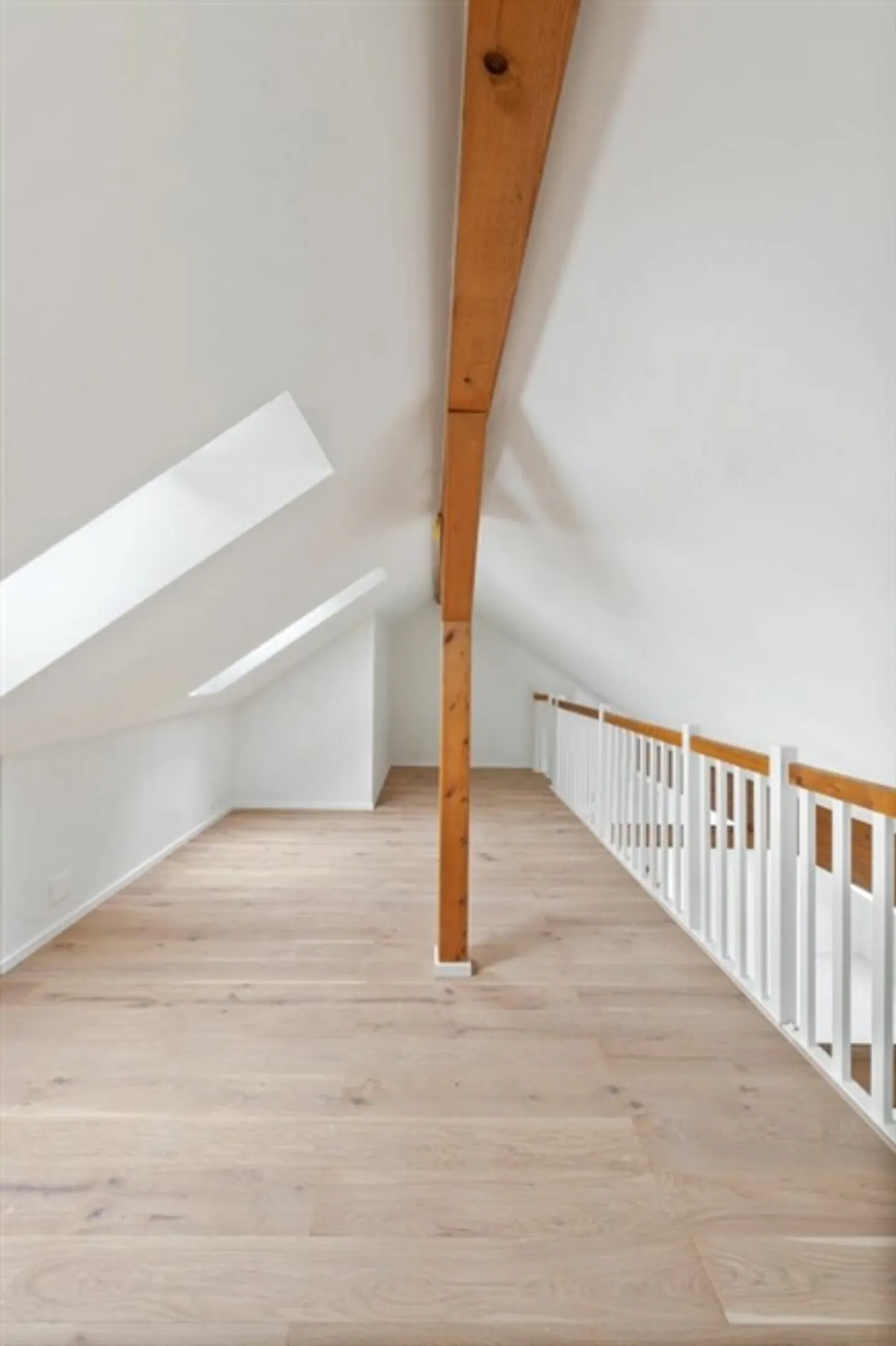 RENOVATED, QUIET AND SPACIOUS - Photo 5 of 11