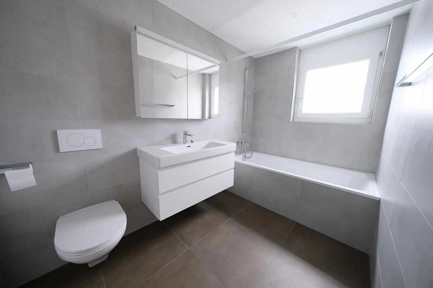 Modern and spacious gallery apartment with a view of the greenery - Photo 2 of 14