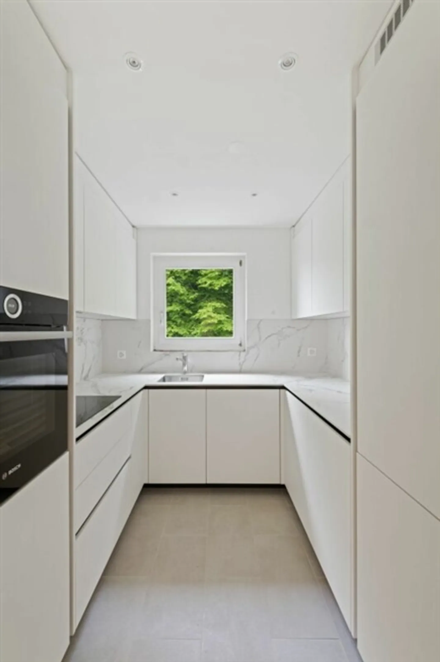 RENOVATED, QUIET AND SPACIOUS - Photo 11 of 11