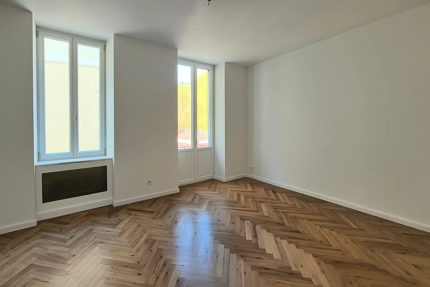 Apartment with 2.5 Rooms of High Standard in the Center of Lugano - Photo 1 of 7