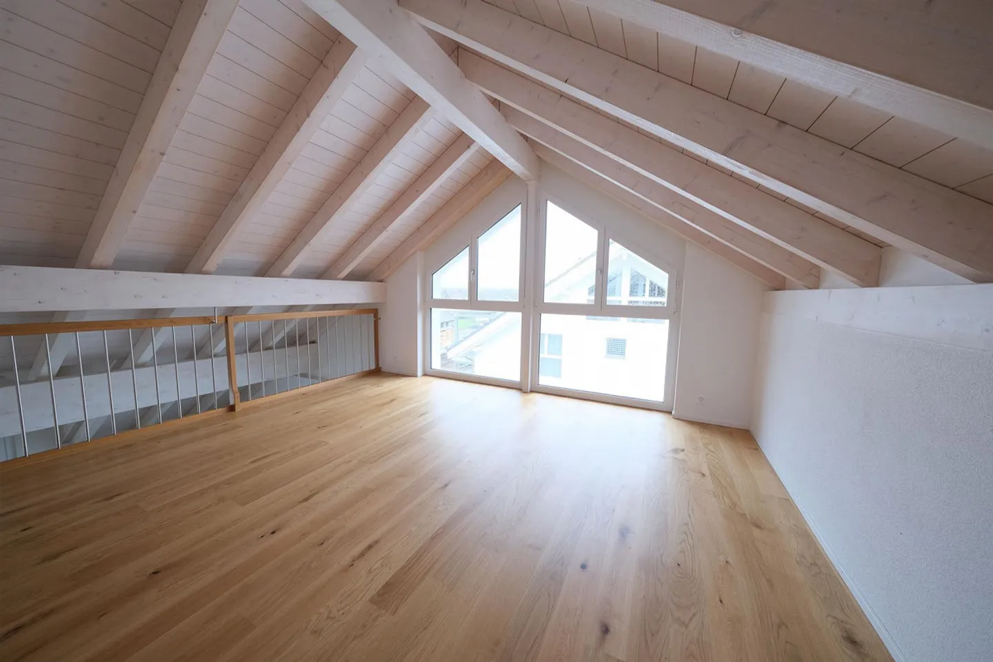 Modern and spacious gallery apartment with a view of the greenery - Photo 3 of 14