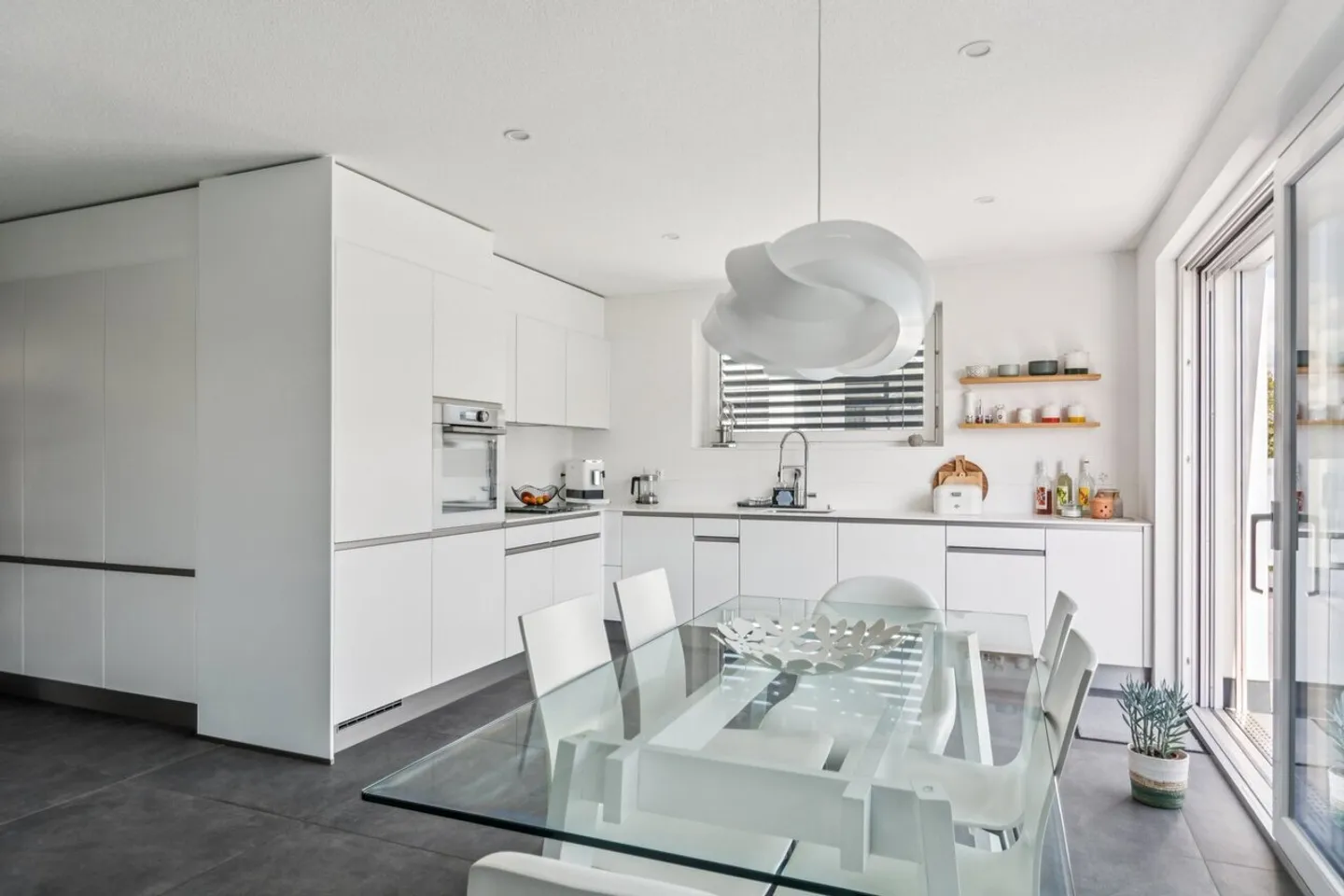 3.5-Room Penthouse with High Prestige - Photo 7 of 26