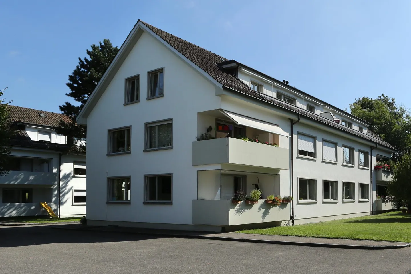 Living in the Green: Spacious 4.5-Room Apartment in Riehen - Photo 2 of 7