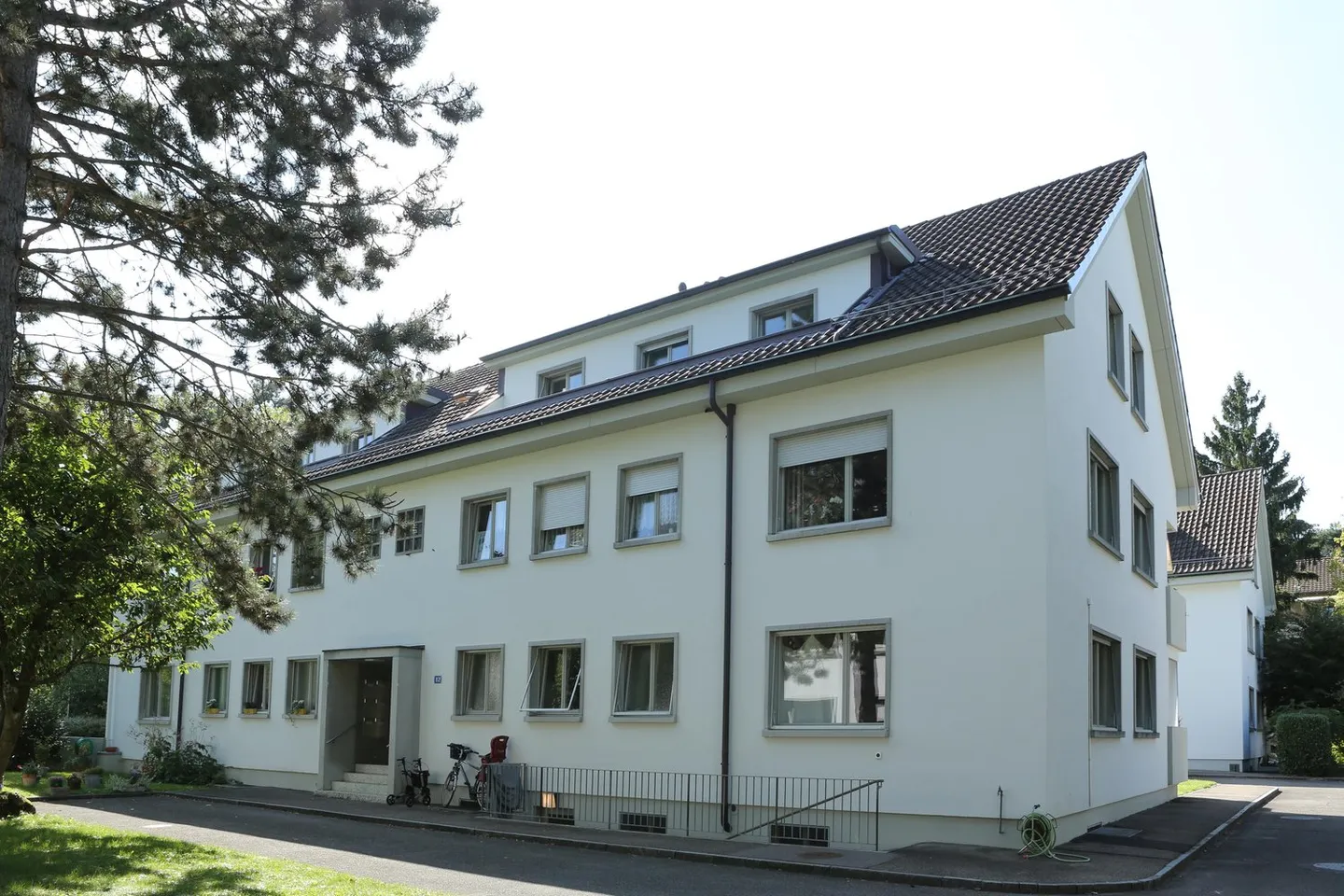 Living in the Green: Spacious 4.5-Room Apartment in Riehen - Photo 3 of 7