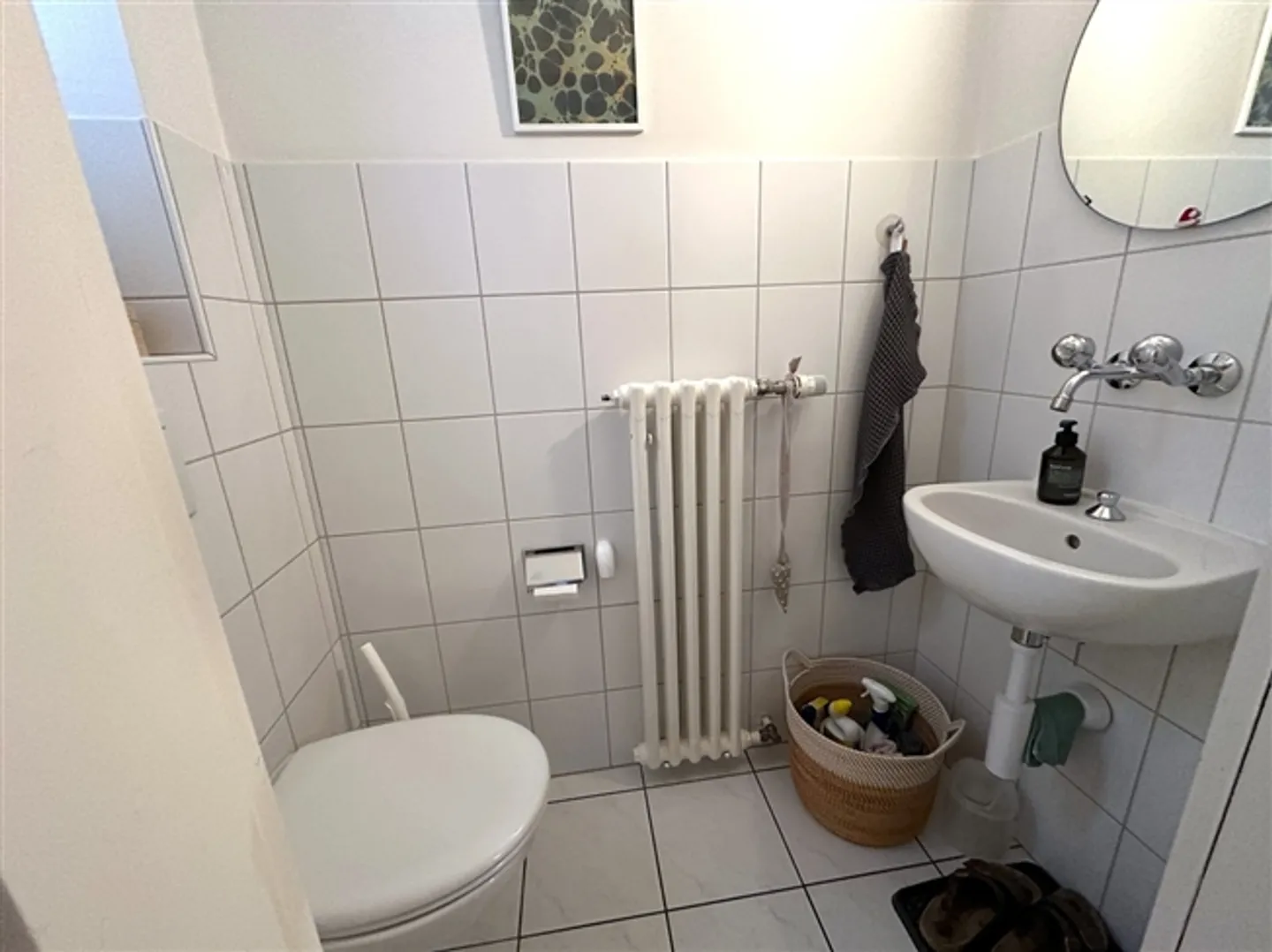 Cozy Row House with Beautiful Garden - Photo 6 of 17