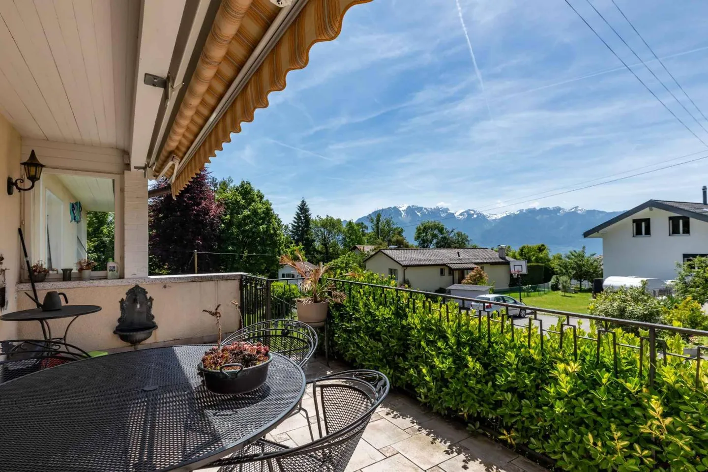 Villa avec caractère dans un environnement verdoyant - Photo 2 sur 7