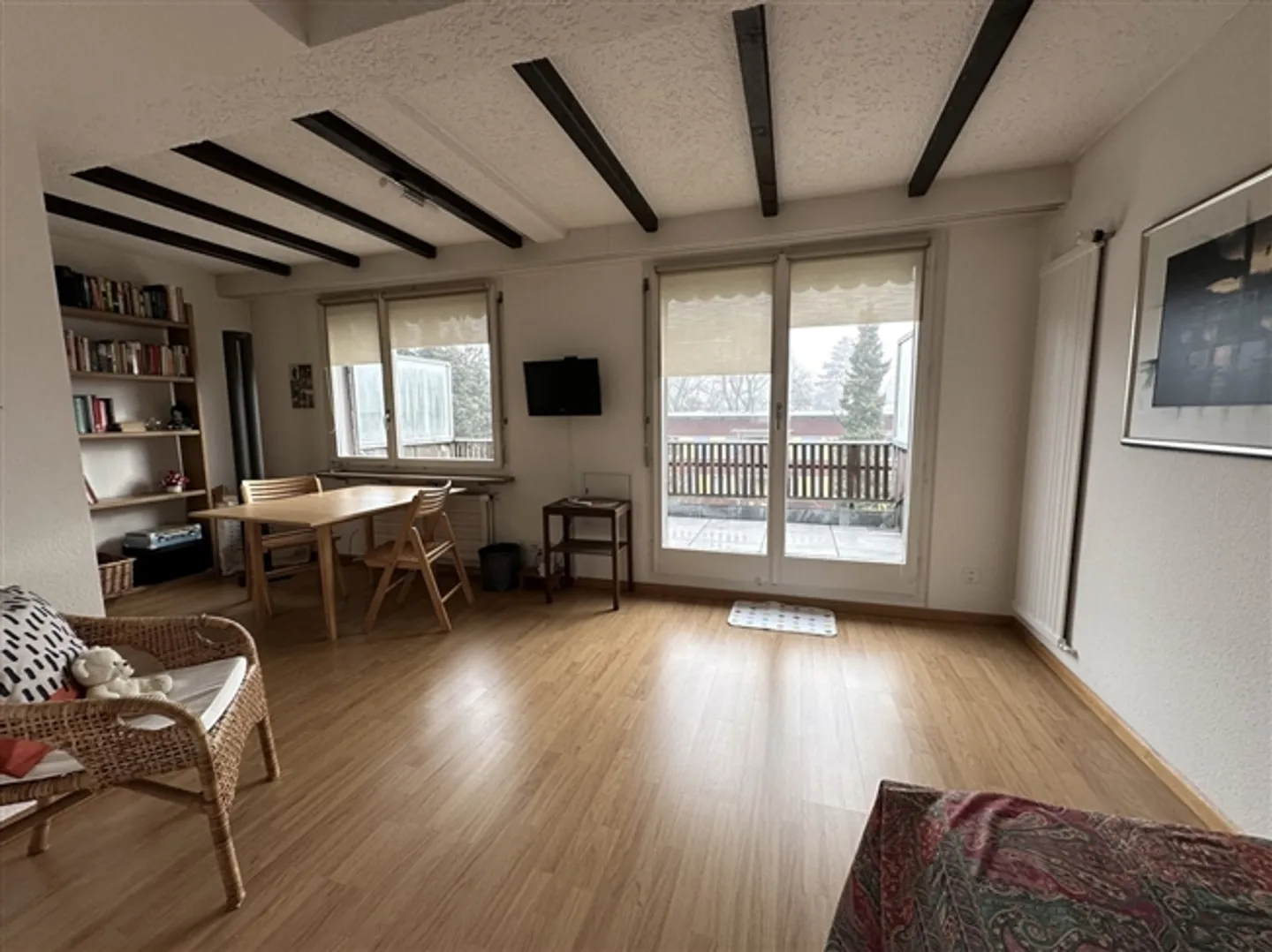 Cozy Row House with Beautiful Garden - Photo 7 of 17