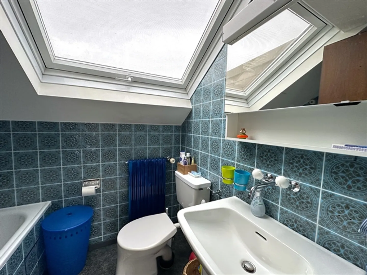 Cozy Row House with Beautiful Garden - Photo 8 of 17