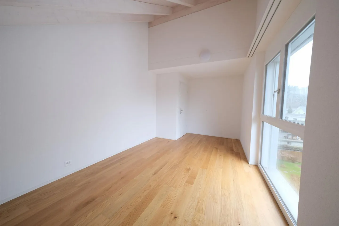 Modern and spacious gallery apartment with a view of the greenery - Photo 12 of 14
