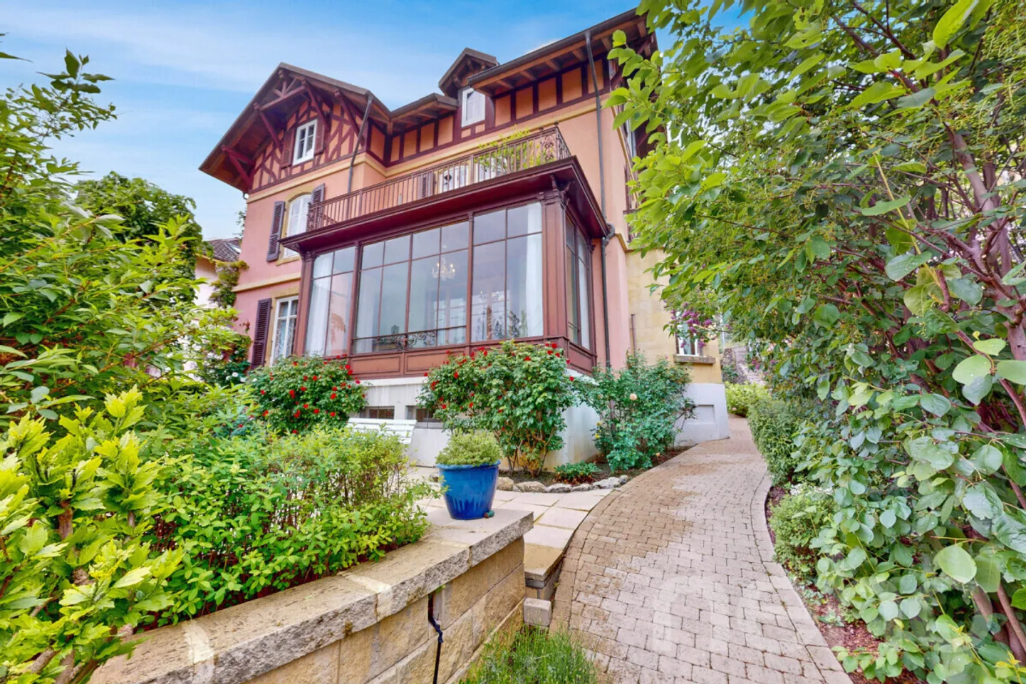 Casa padronale dal fascino senza tempo nel cuore di Neuchâtel - Foto 2 di 13