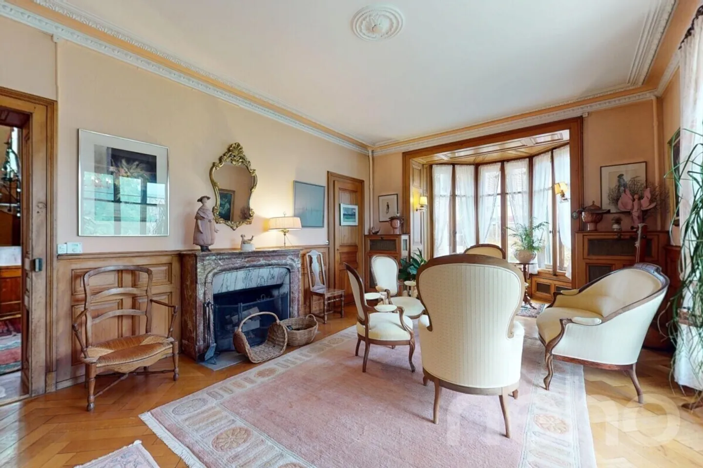 Casa padronale dal fascino senza tempo nel cuore di Neuchâtel - Foto 3 di 13