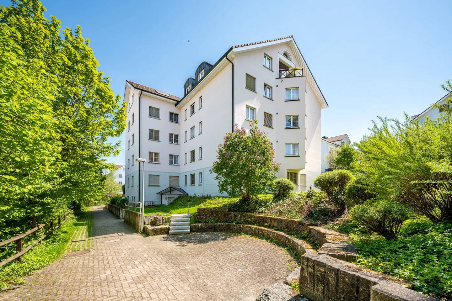 Modernes Apartment mit Balkon - Foto 1 von 8