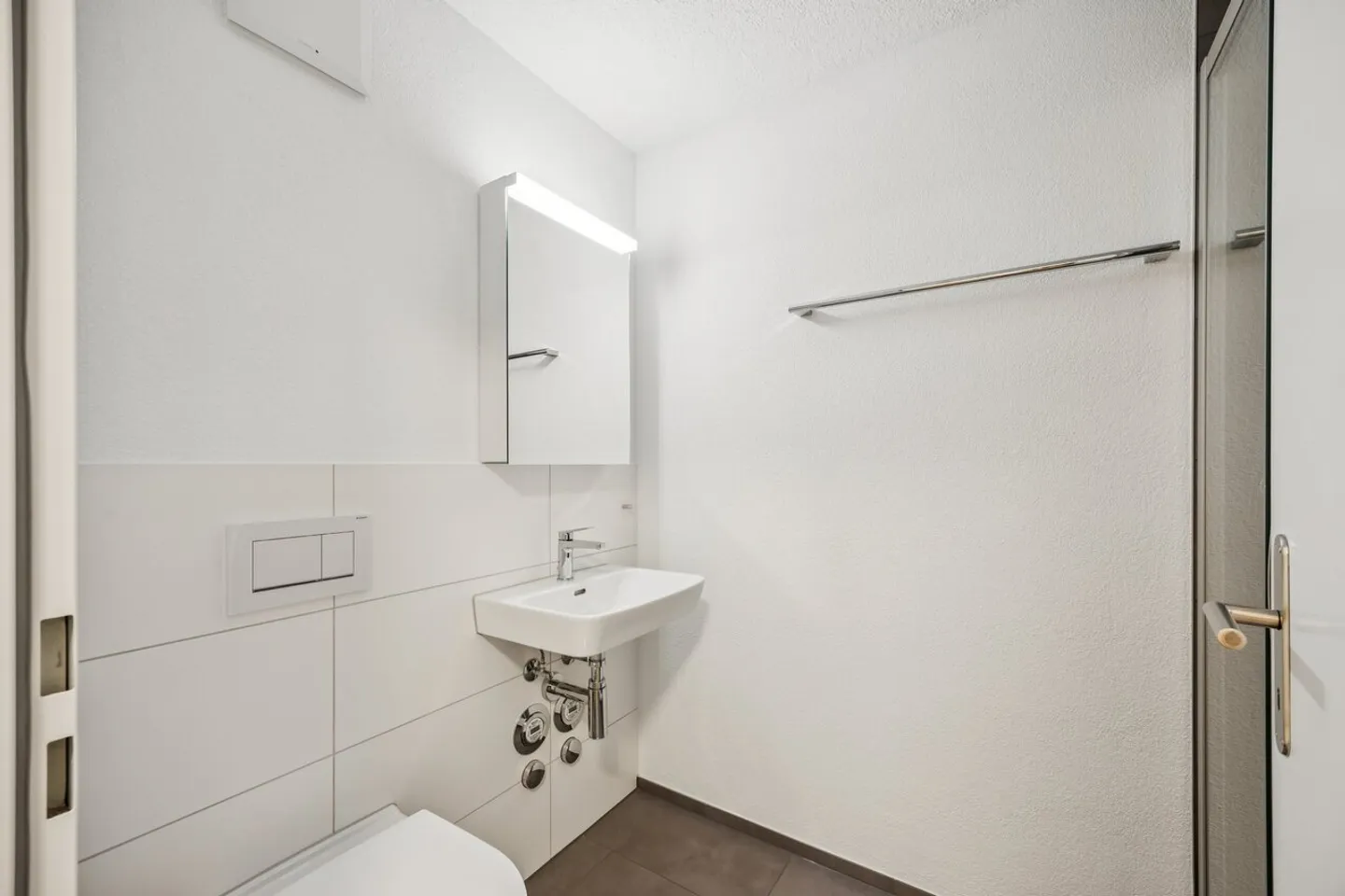 Modernes Apartment mit Balkon - Foto 4 von 8