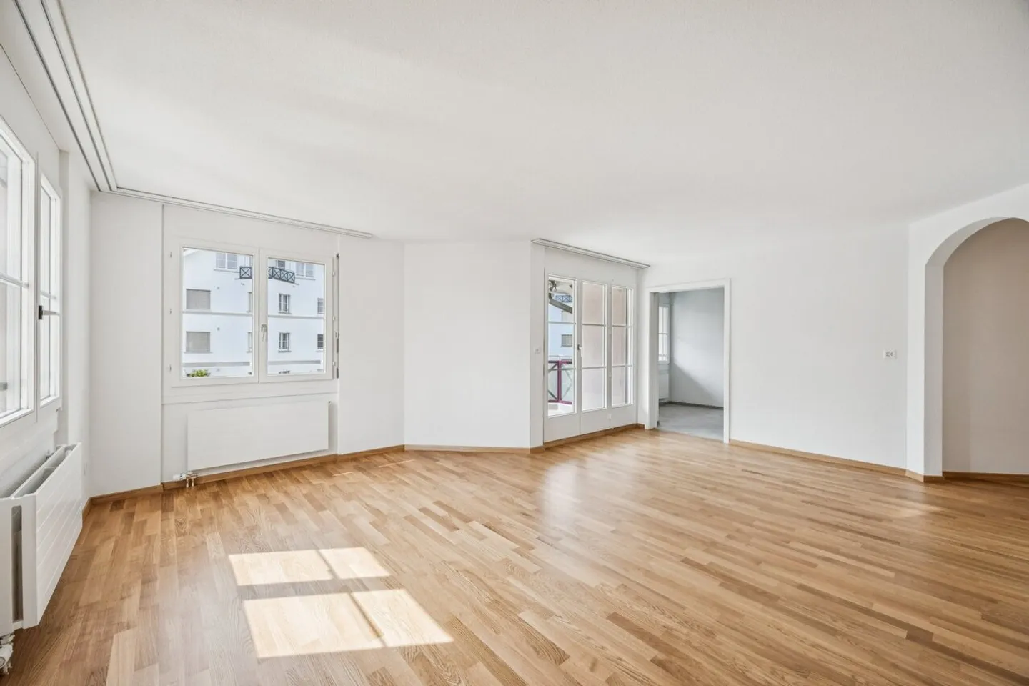 Modernes Apartment mit Balkon - Foto 6 von 8