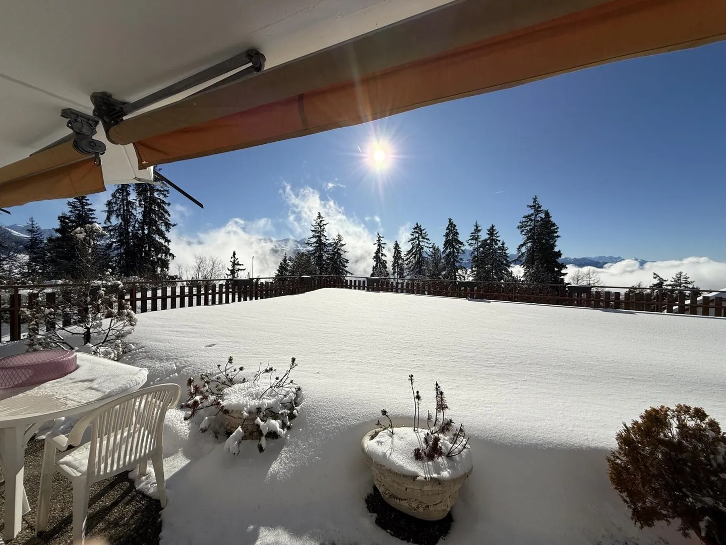 Seltenes 3.5-Zimmer-Apartment mit Terrasse in Vermala in einer Zweitwohnsitz-Residenz - Foto 1 von 7