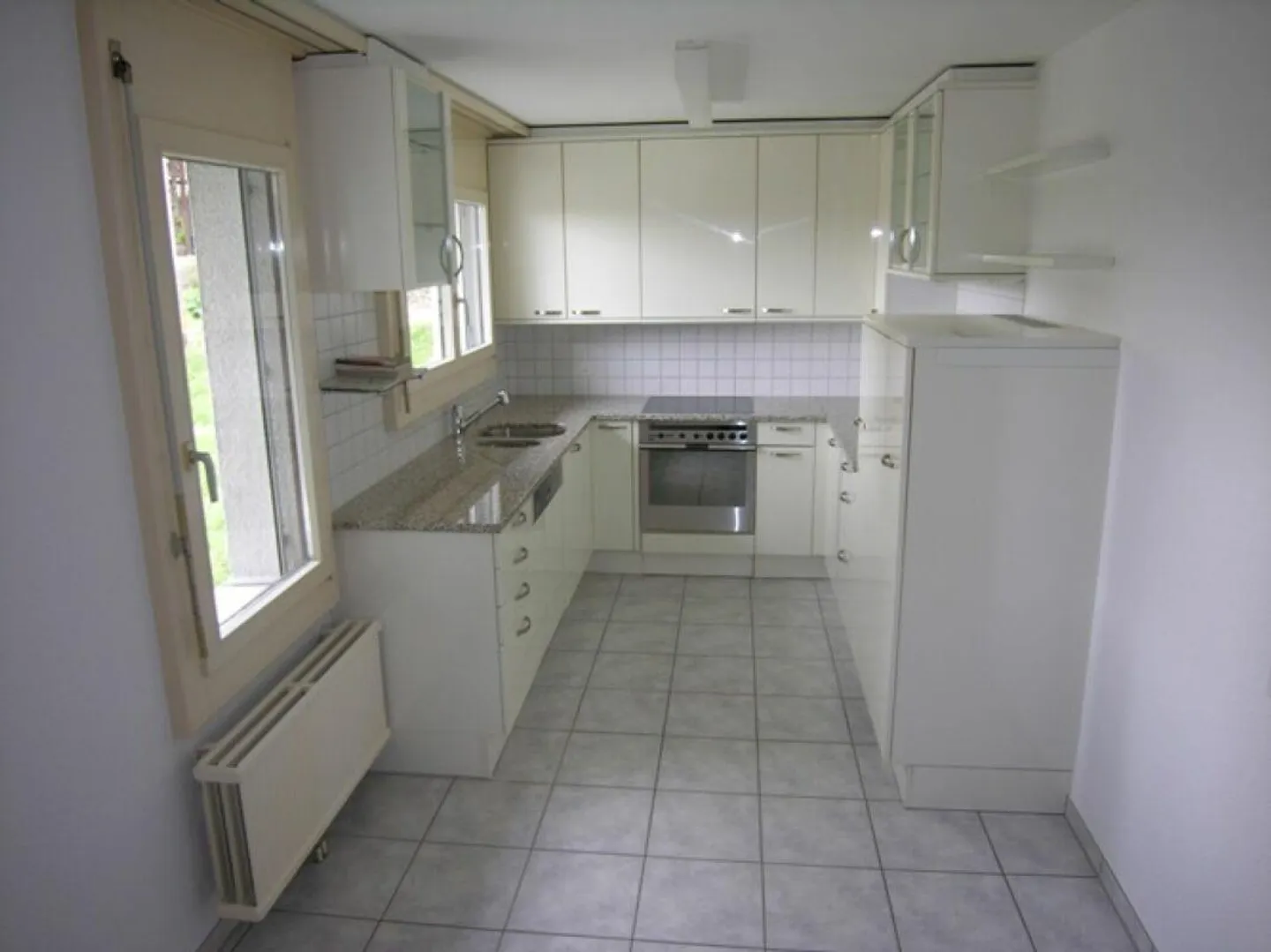 Quietly located 5.5-room maisonette apartment with balcony for rent - Photo 2 of 11