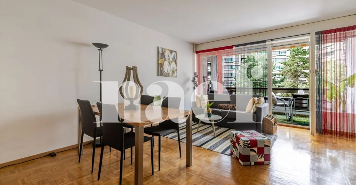 Charmilles: Large studio with separate kitchen - Photo 1 of 11