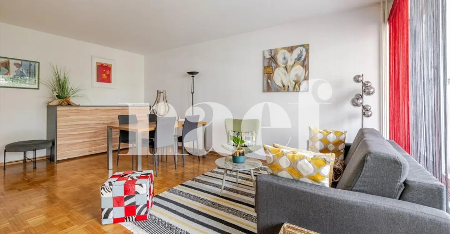 Charmilles: Large studio with separate kitchen - Photo 2 of 11