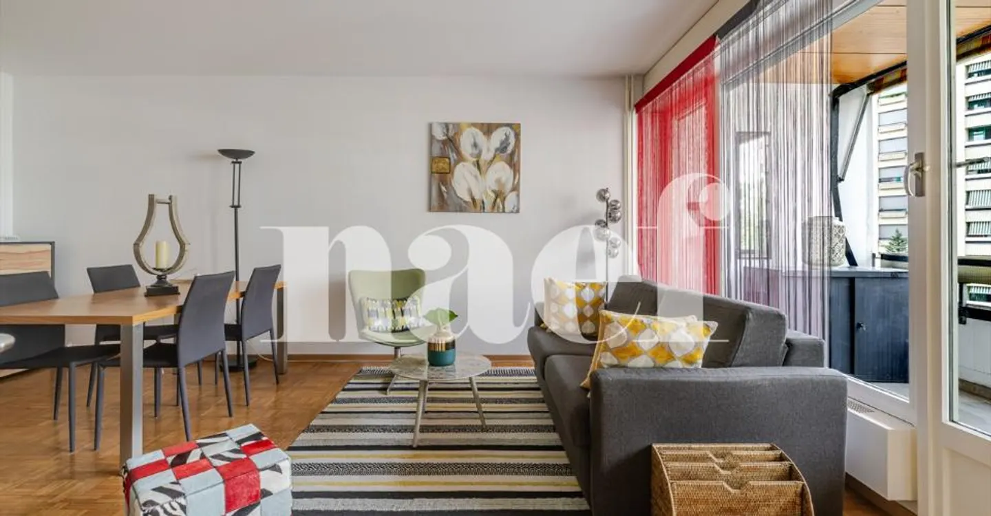 Charmilles: Large studio with separate kitchen - Photo 3 of 11