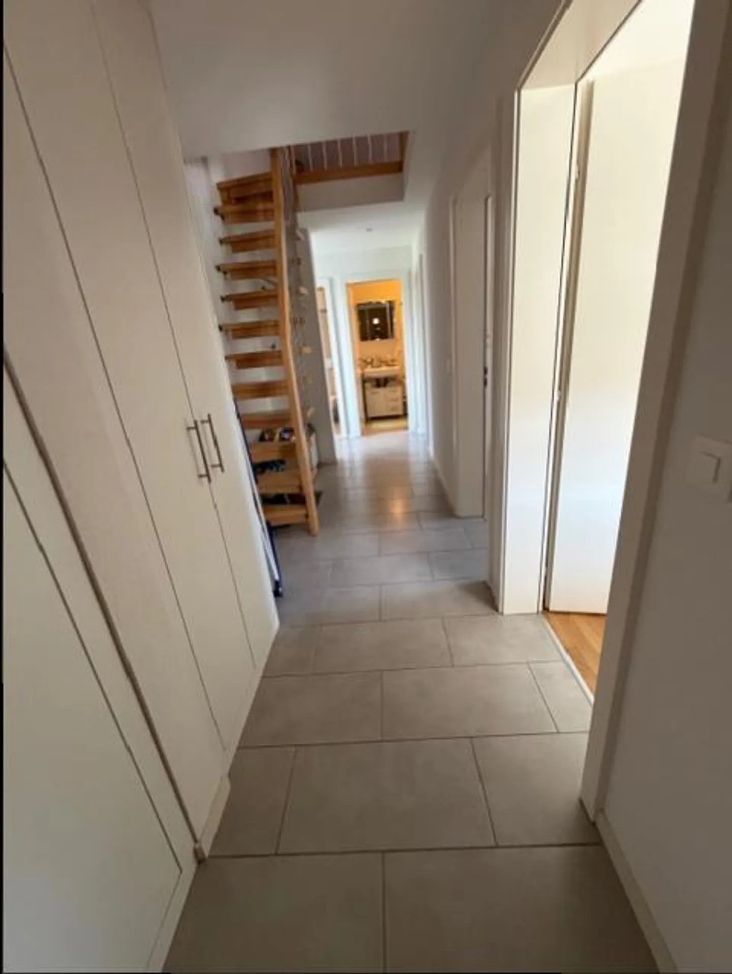 APPARTAMENTO 4.5 STANZE + SOFFITTO + BALCONE - Foto 3 di 13