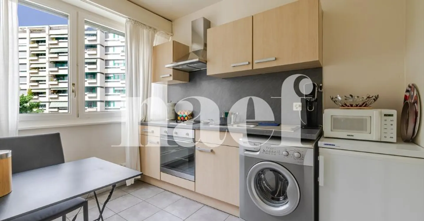 Charmilles: Large studio with separate kitchen - Photo 6 of 11