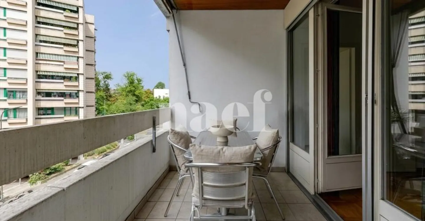 Charmilles: Large studio with separate kitchen - Photo 8 of 11