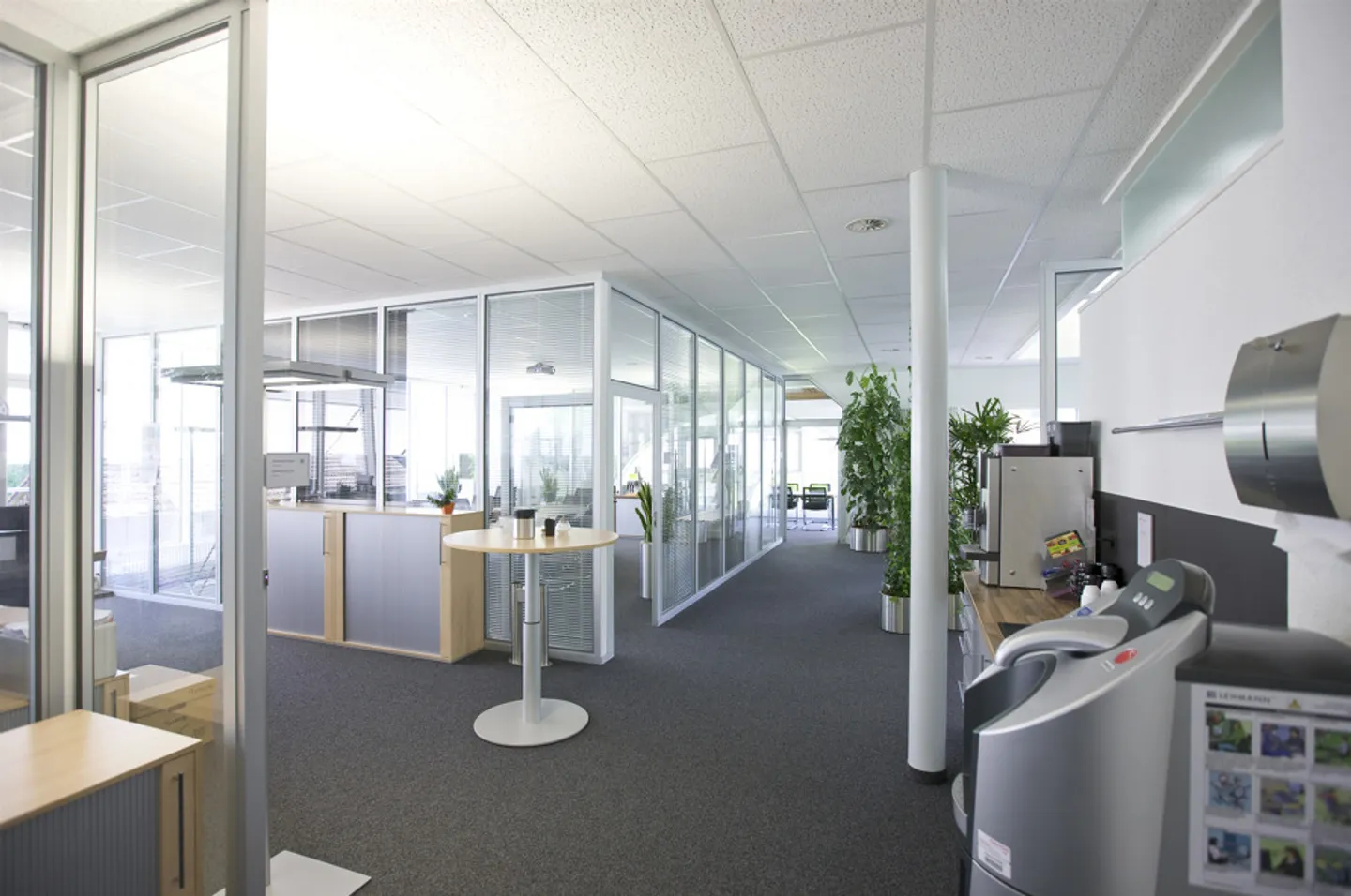 MOLTO MODERNO & STILOSO CON BALCONE - Foto 3 di 8