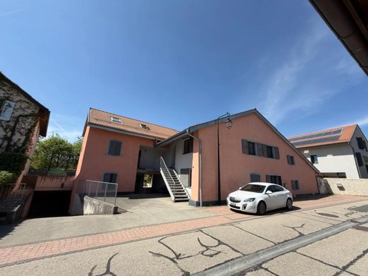 APPARTAMENTO 4.5 STANZE + SOFFITTO + BALCONE - Foto 2 di 13