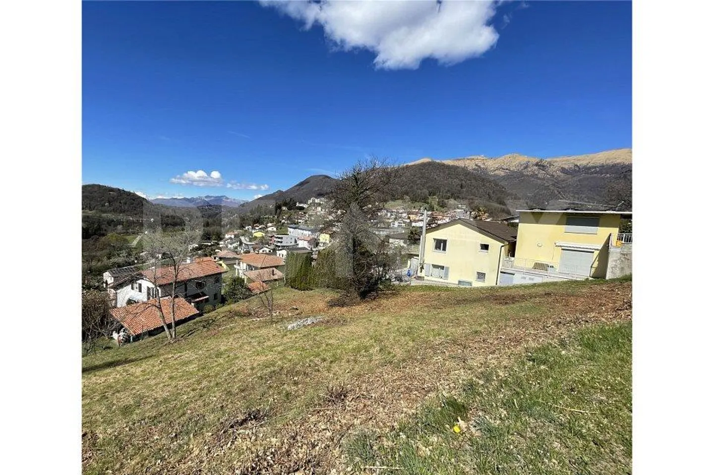 Land with investment potential - Photo 1 of 3