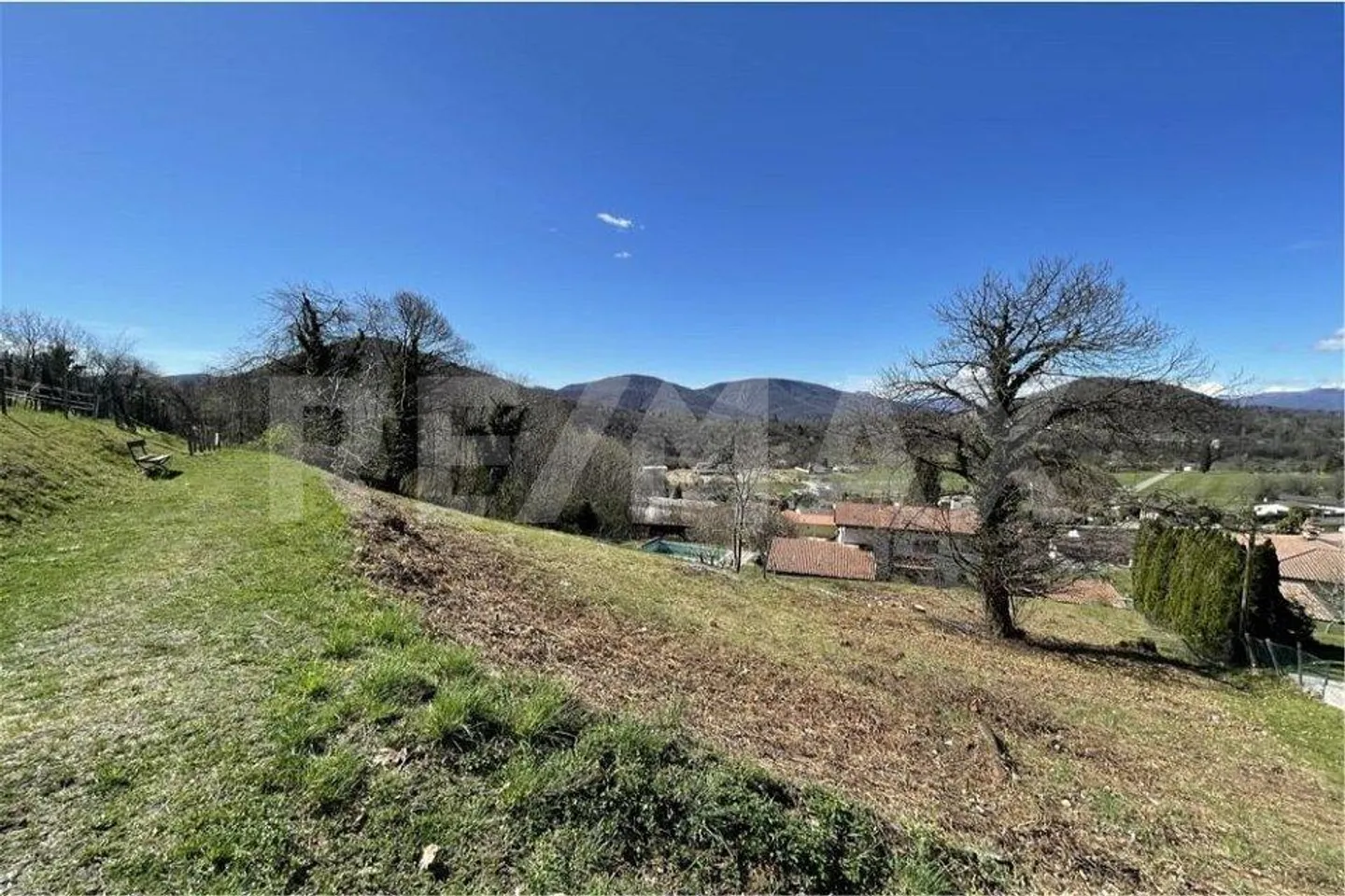 Land with investment potential - Photo 3 of 3