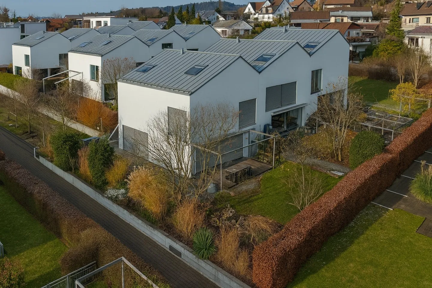 Exclusive 6.5-room corner townhouse in Obfelden – modern, family-friendly & well-connected - Photo 2 of 17