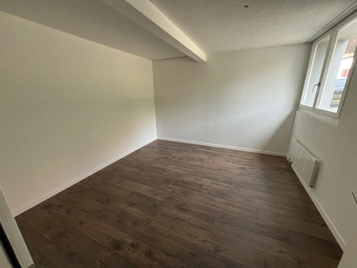 Appartamento molto spazioso e recentemente ristrutturato di 3,5 locali nel centro di Lengnau (140m2) - Foto 2 di 8