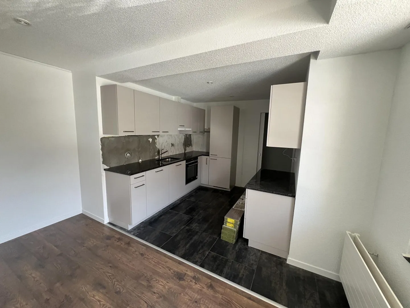 Appartamento molto spazioso e recentemente ristrutturato di 3,5 locali nel centro di Lengnau (140m2) - Foto 5 di 8