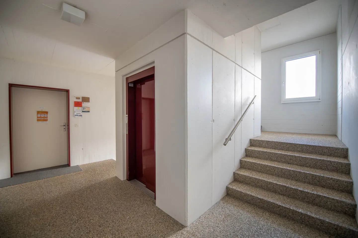 Attractive commercial spaces in the best location in Aarberg - Photo 5 of 8