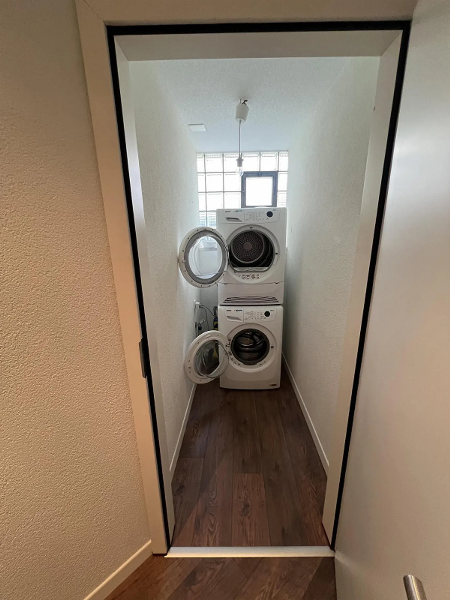 Appartamento molto spazioso e recentemente ristrutturato di 3,5 locali nel centro di Lengnau (140m2) - Foto 7 di 8