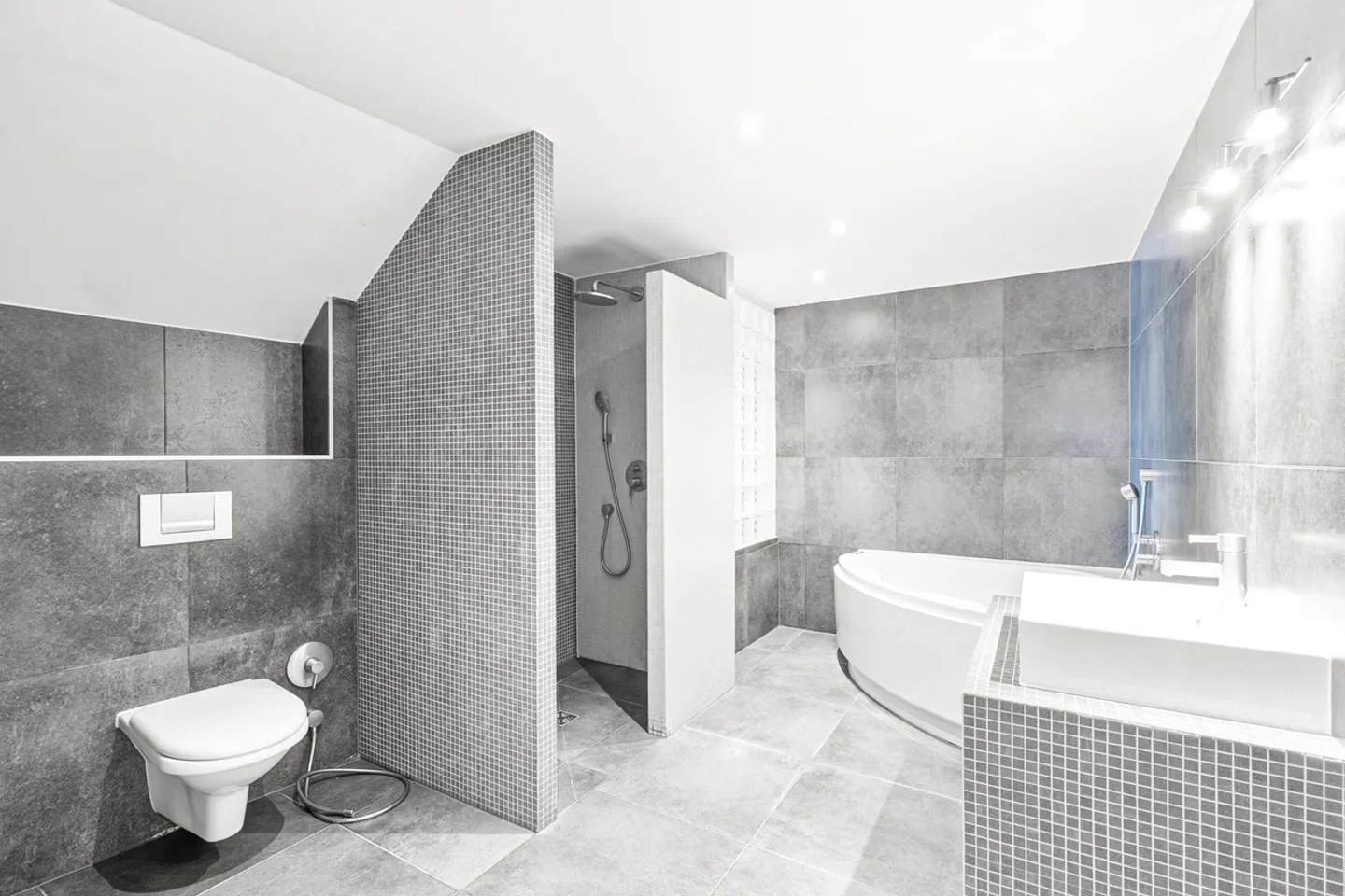 Contemporary duplex bathed in light with stunning lake view! - Photo 5 of 10