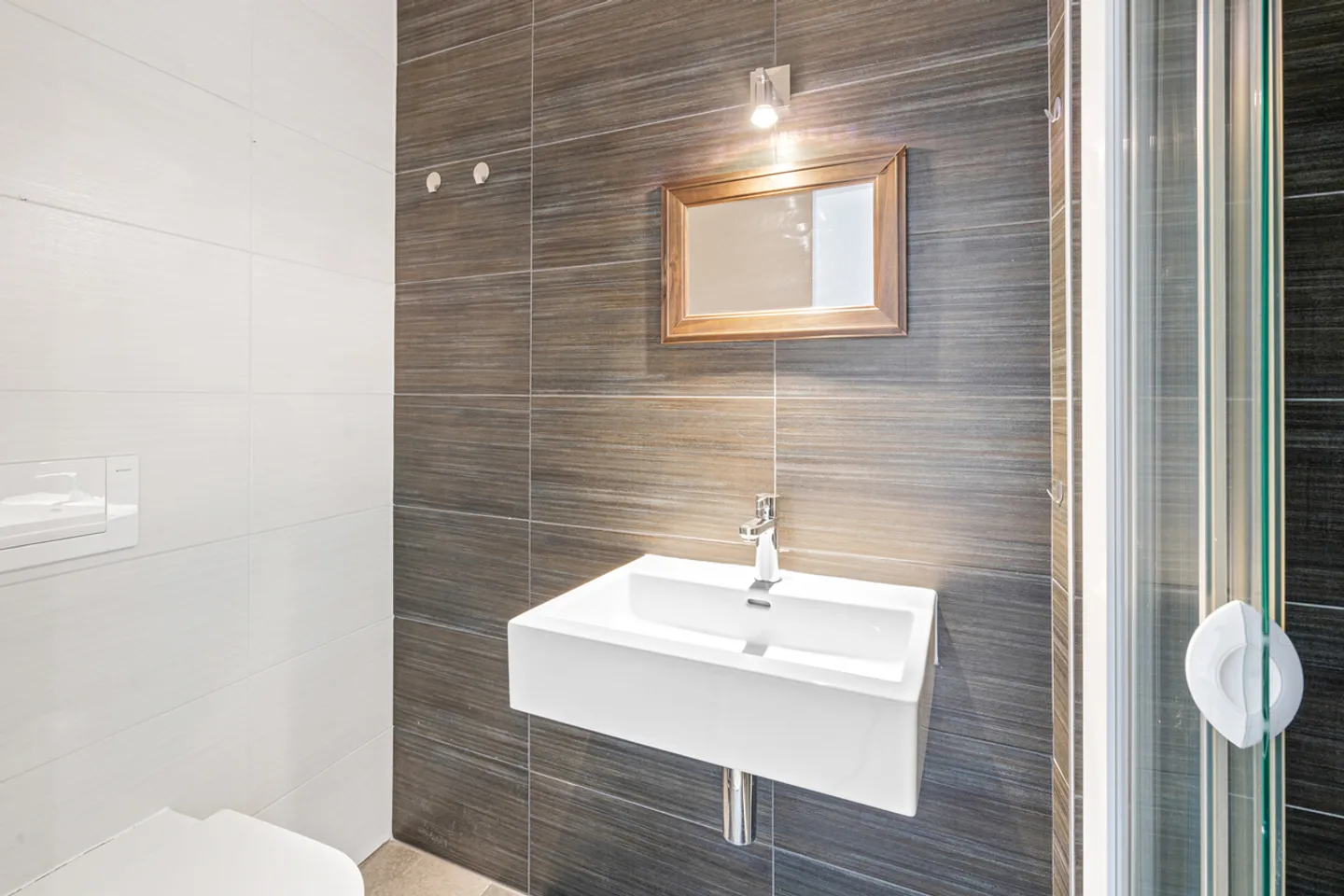 Contemporary duplex bathed in light with stunning lake view! - Photo 9 of 10