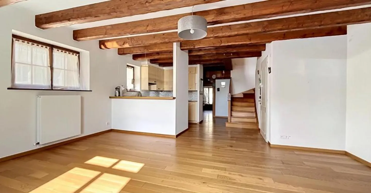 Charming 5.5-room duplex apartment - Photo 3 of 9