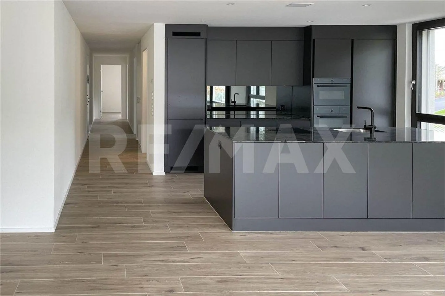 Quiet and stylish living by the stream - Photo 3 of 6