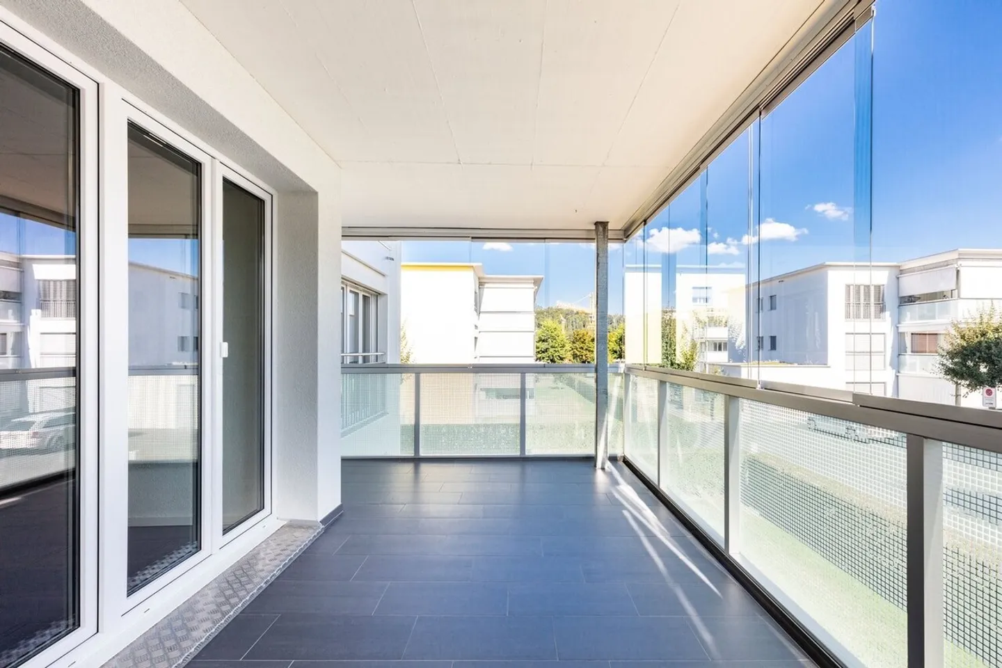 Moderno appartamento di 3,5 stanze con balcone vetrato - Foto 4 di 13