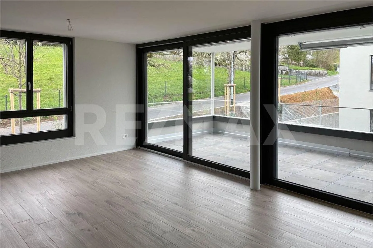 Quiet and stylish living by the stream - Photo 4 of 6