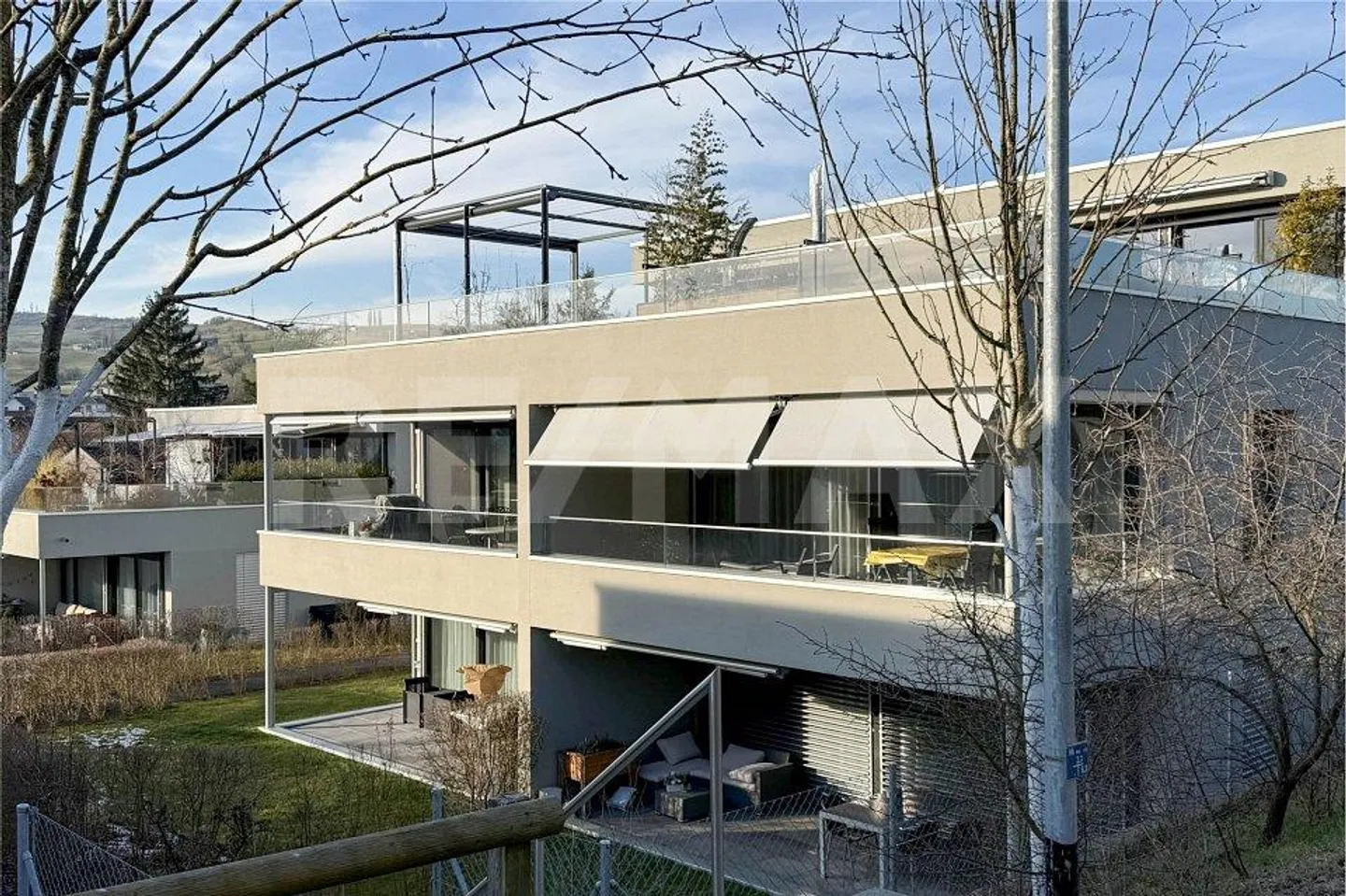 Quiet and stylish living by the stream - Photo 5 of 6