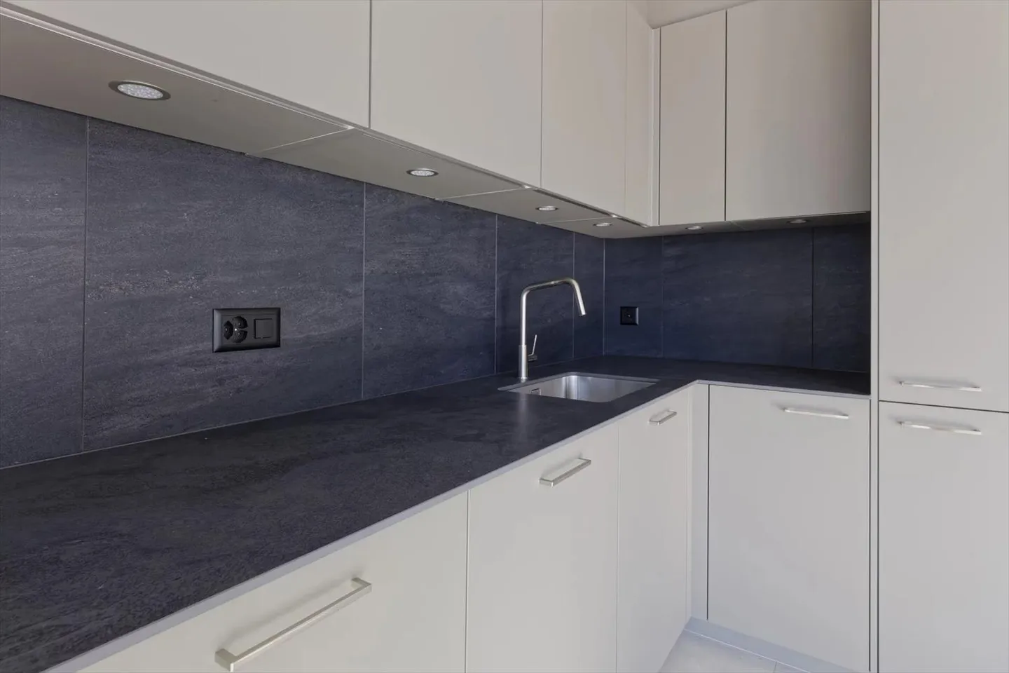 Lumineux et confortable appartement contemporain - Foto 4 di 12